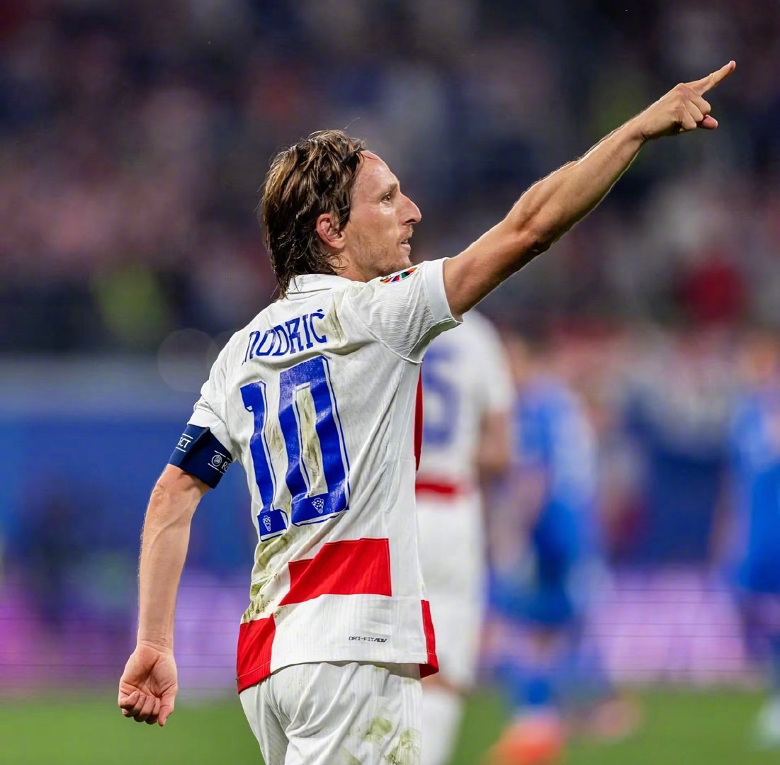 记者：马奎尔、德利赫特、谢什科缺席今日曼联训练