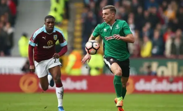 转会新动态！王牌外援签深圳，国脚中卫转投升班马，港脚选择国安